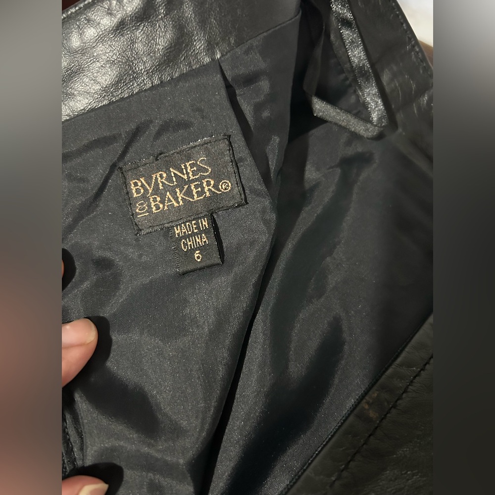 Women’s 6 Black Leather Skirt by Byrnes & Baker - Picture 4 of 6